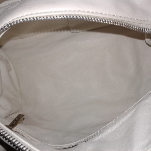 Authentic Chanel CC Leather Logo Chain Purse - Picture 4 of 7